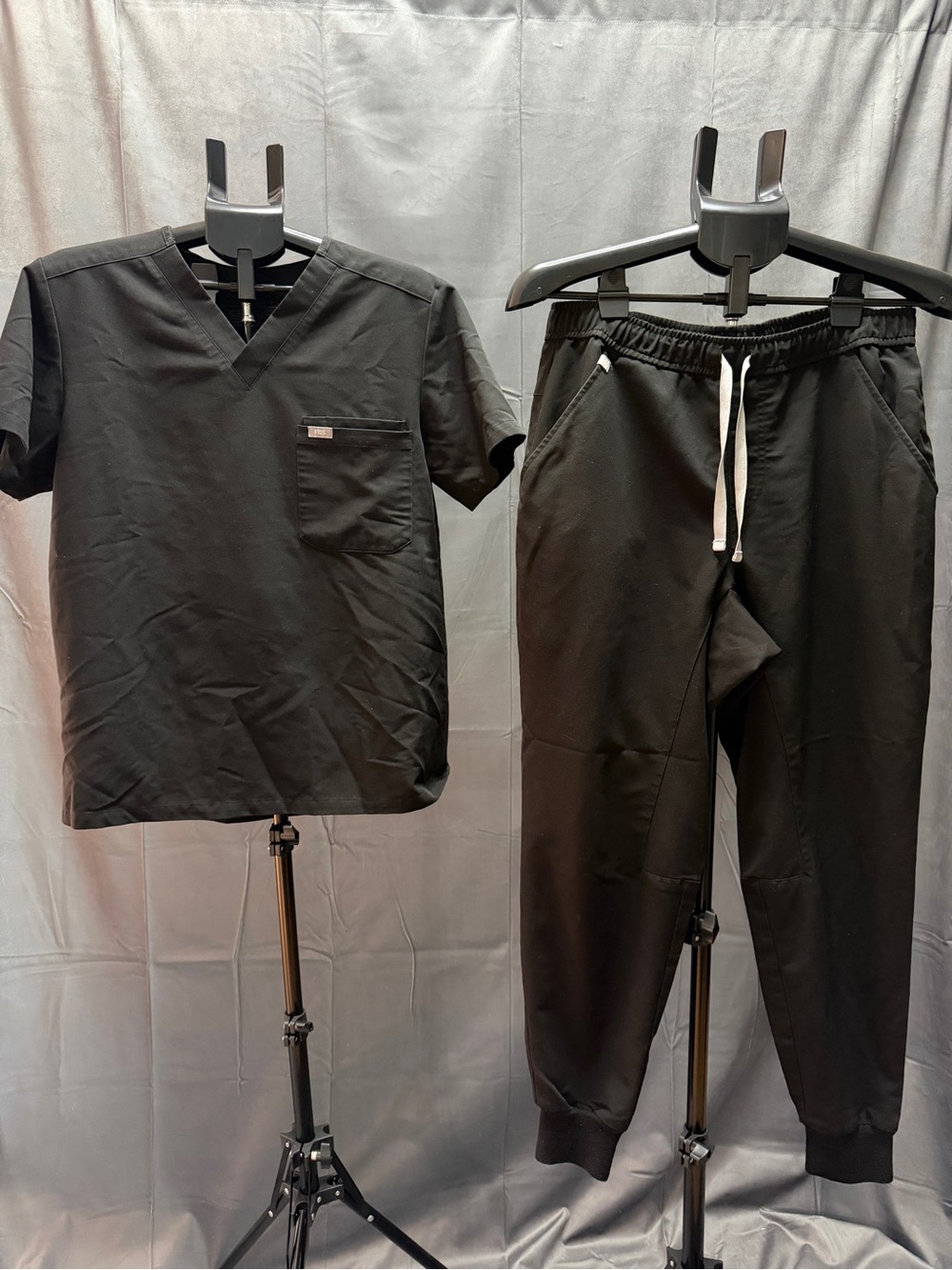 Figs Men's Black Scrub Set (short)